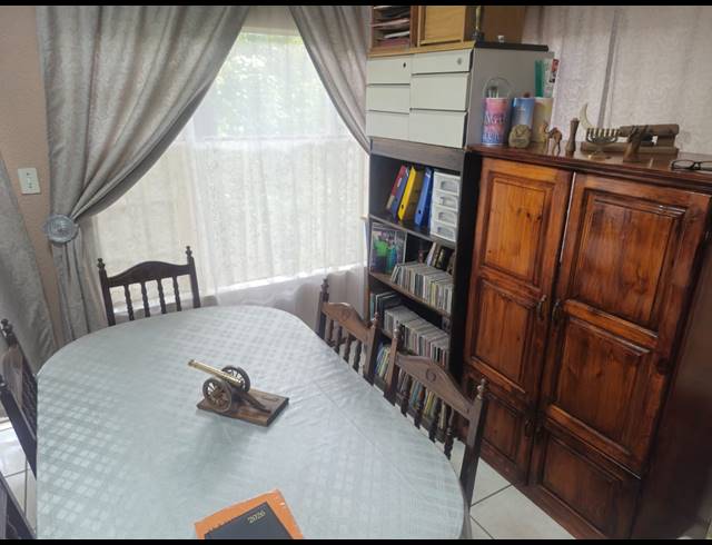 4 BEDROOM TOWNHOUSE FOR SALE IN SAFARI GARDENS